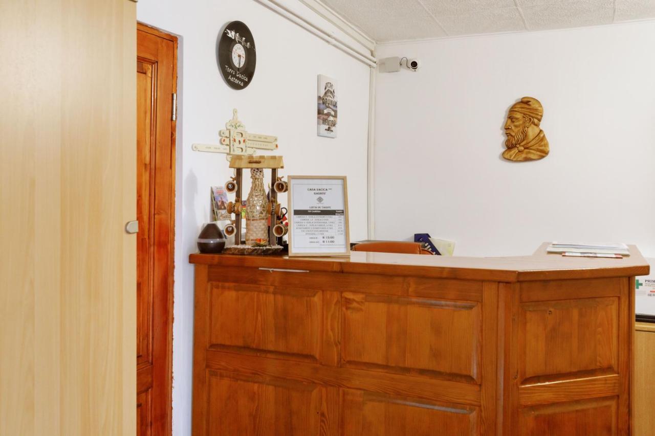 ホテル Casa Dacica Rîşnov エクステリア 写真