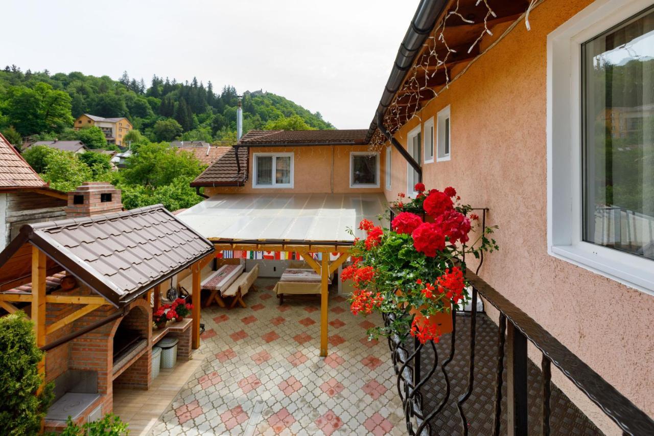 ホテル Casa Dacica Rîşnov エクステリア 写真
