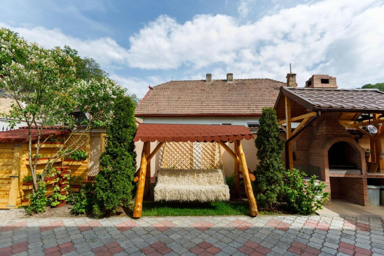 ホテル Casa Dacica Rîşnov エクステリア 写真