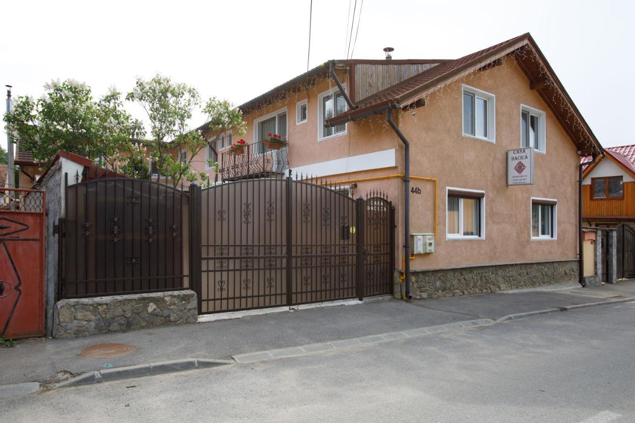 ホテル Casa Dacica Rîşnov エクステリア 写真