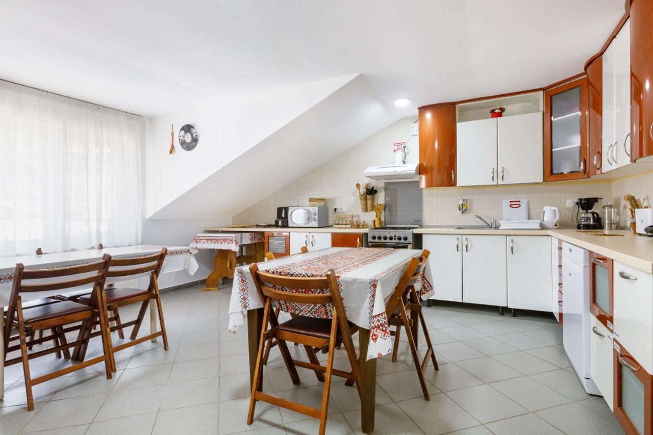 ホテル Casa Dacica Rîşnov エクステリア 写真