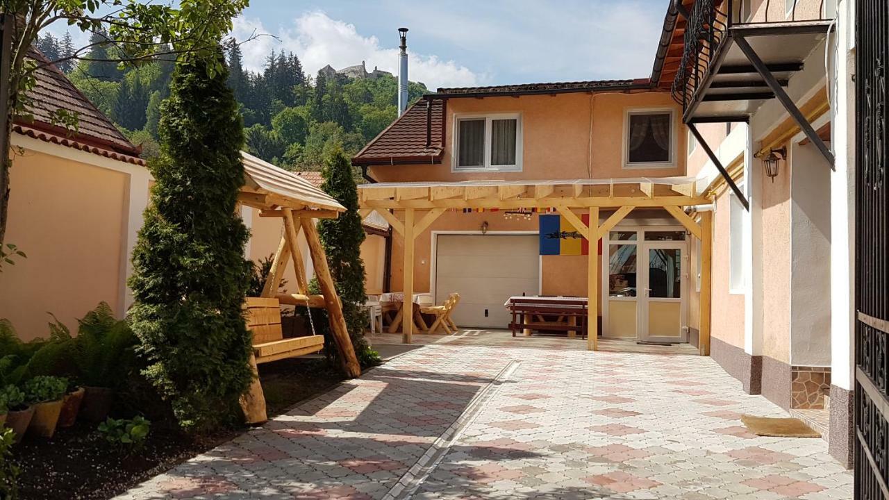 ホテル Casa Dacica Rîşnov エクステリア 写真